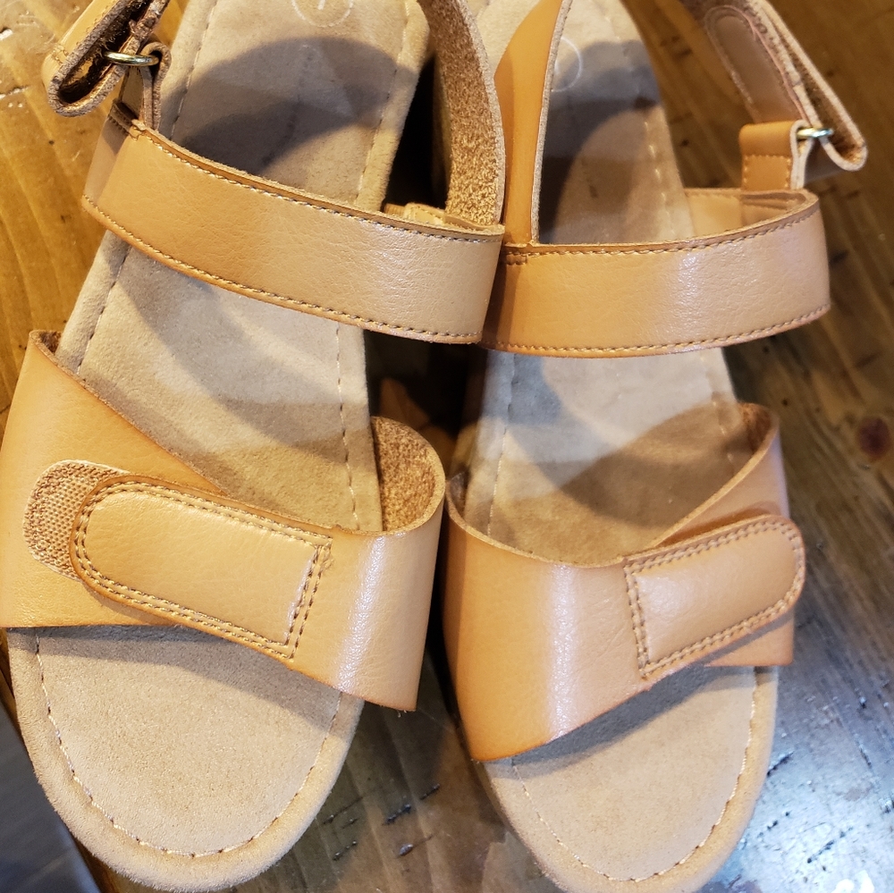 Cat & Jack velcro tan sandal girls size 1 - Picture 3 of 4